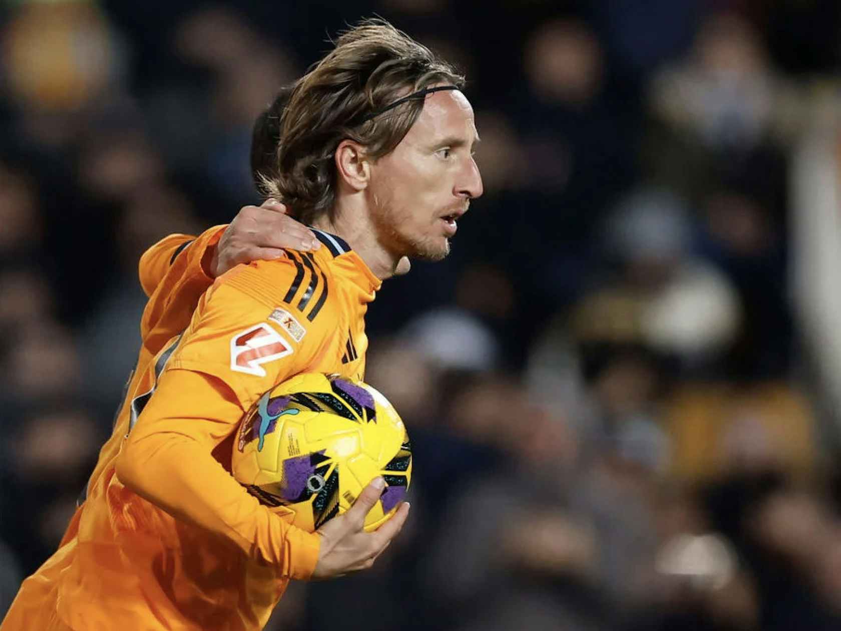 纽卡核心吉马良斯禁赛5场，暴力行为遭严惩